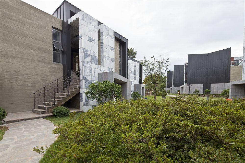 Stanford Hotel And Resort Jeju Exterior photo