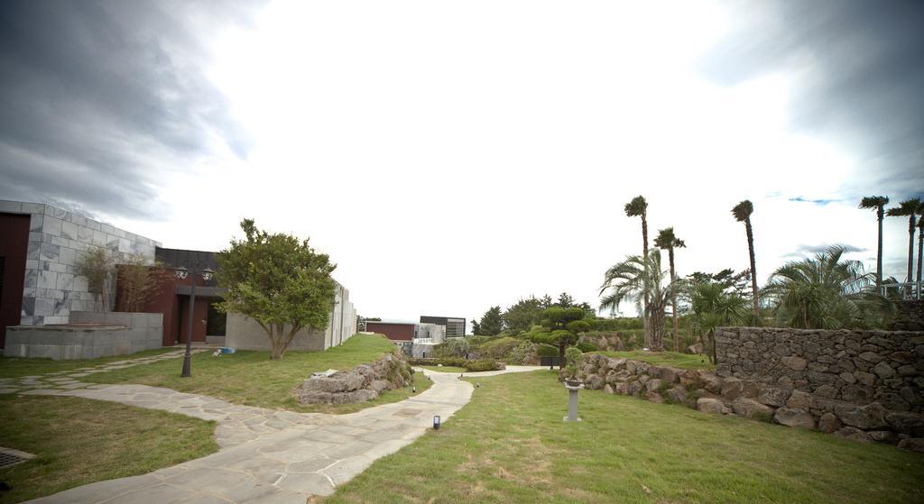 Stanford Hotel And Resort Jeju Exterior photo