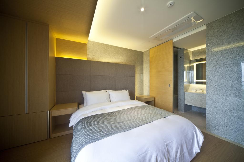 Stanford Hotel And Resort Jeju Exterior photo